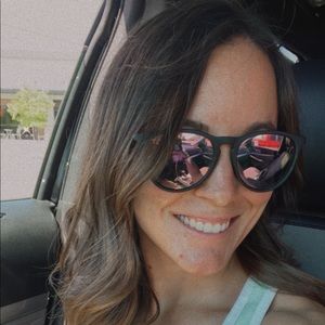 Meet your Posher, Kayla